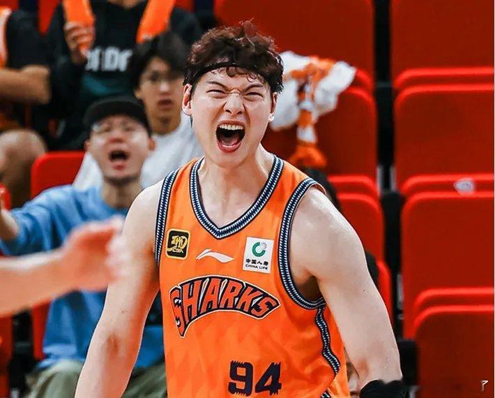 上海外援首秀碾压四川 111-72取俱乐部杯开门红北京时间12月3日，CBA俱乐