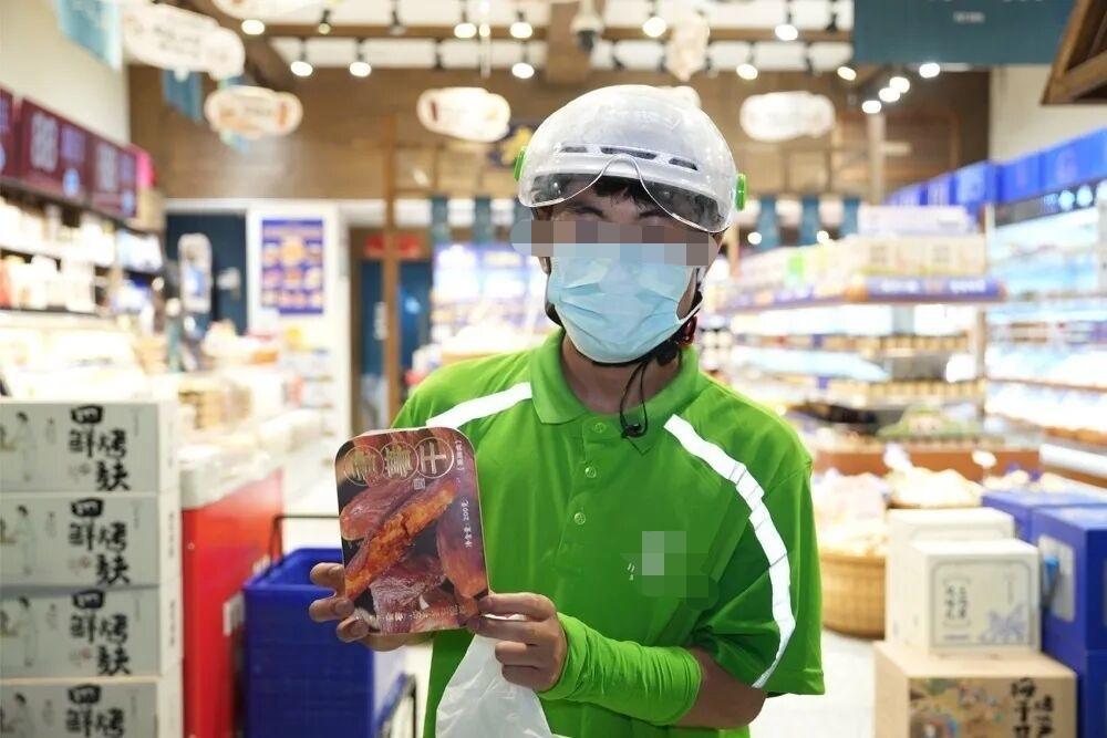 "这是贪婪惹的祸！"5月2日风芒新闻报道，广东，一男子是超市配送员，他发现超市搞