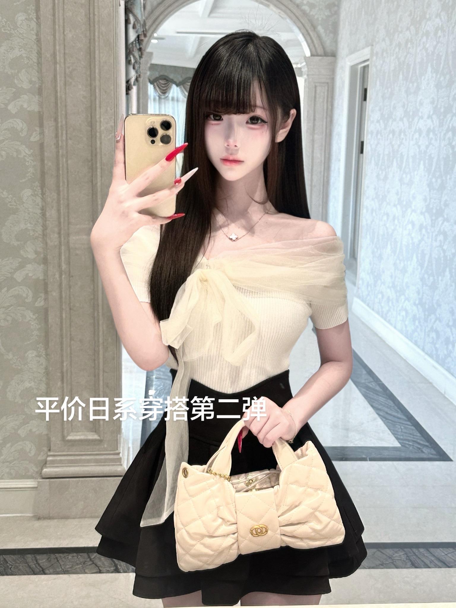 两件美萌日牌小上衣。