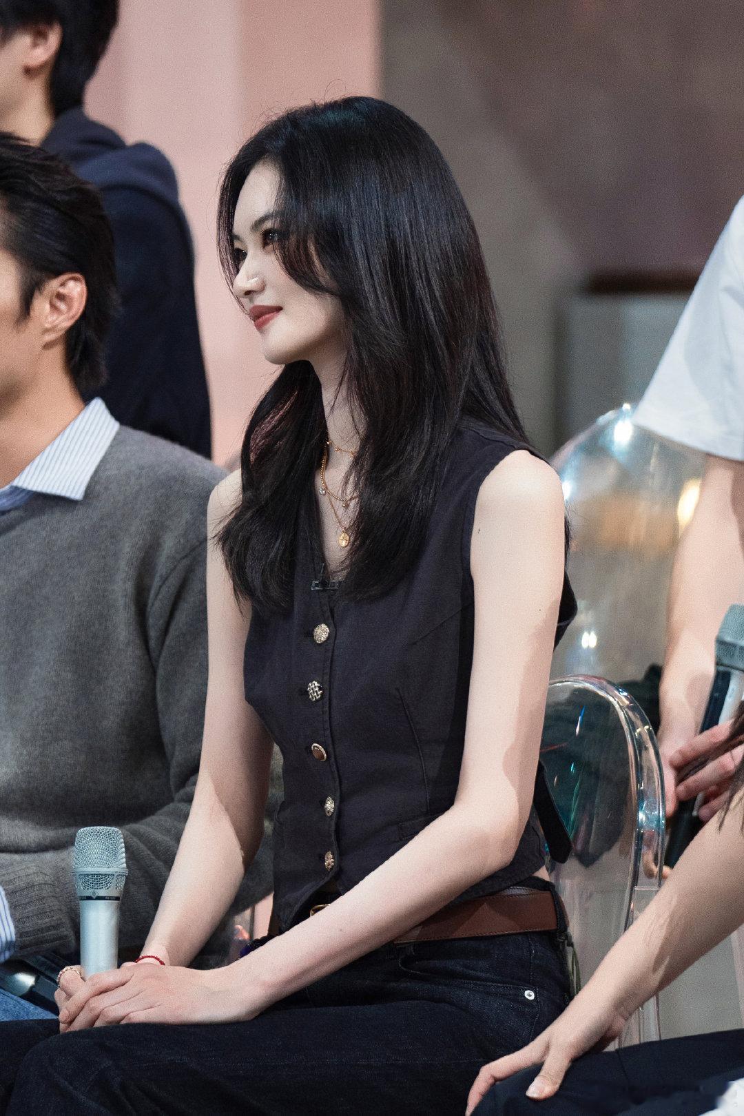 贺聪[超话]贺聪亮相你好星期六你好星期六时尚女王跨界！贺聪的综艺表现，颜值实力并