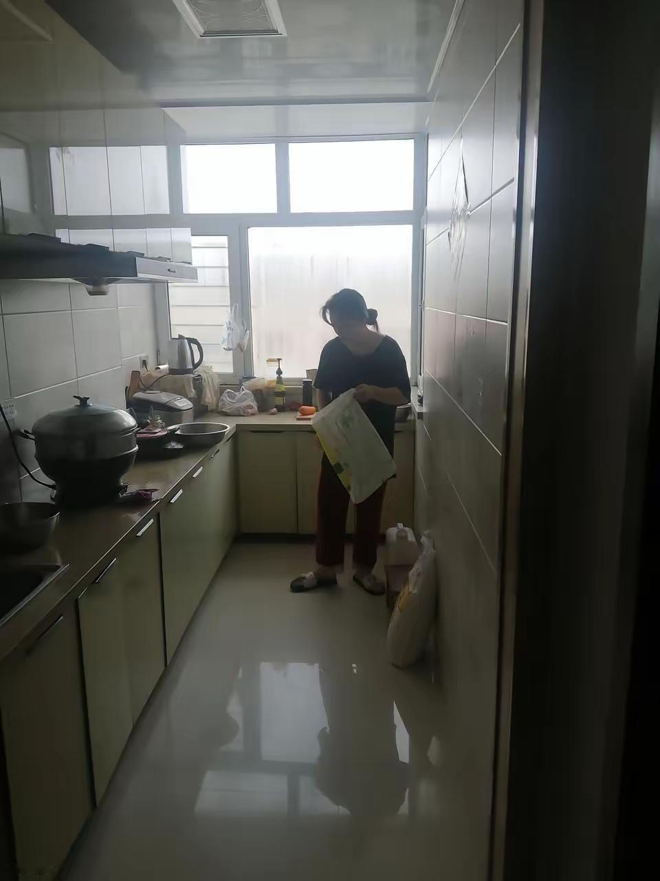 习惯不好改？
做饭前的摘洗准备，做好后的打扫战场，擦洗干净，收拾利索，再去坐下来