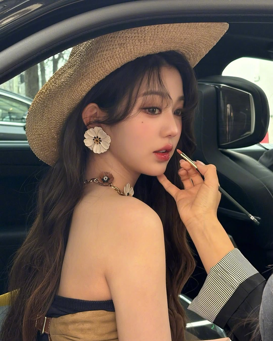 【Ins】IVE 张元英 Ins更新，legend级别的美貌！张元英[超话] ​