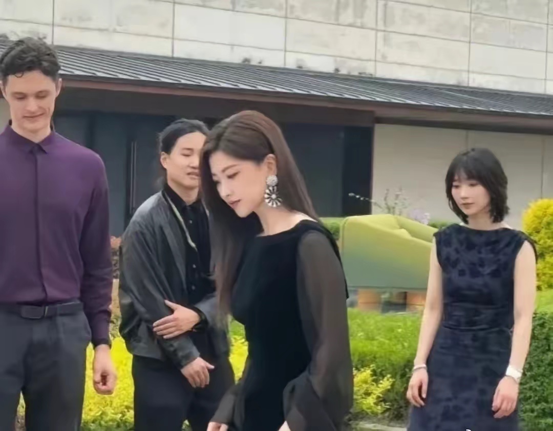 要⁠﻿说⁠娱﻿乐圈里‎⁠干净且有⁠钱‏﻿的女明星，那应‎该就是她了。 