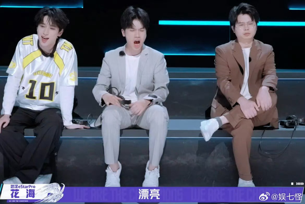 当你和朋友支持的是不同队伍时 SDG顺风我拍桌笑，朋友脸垮；对手顺风朋友蹦跳，我
