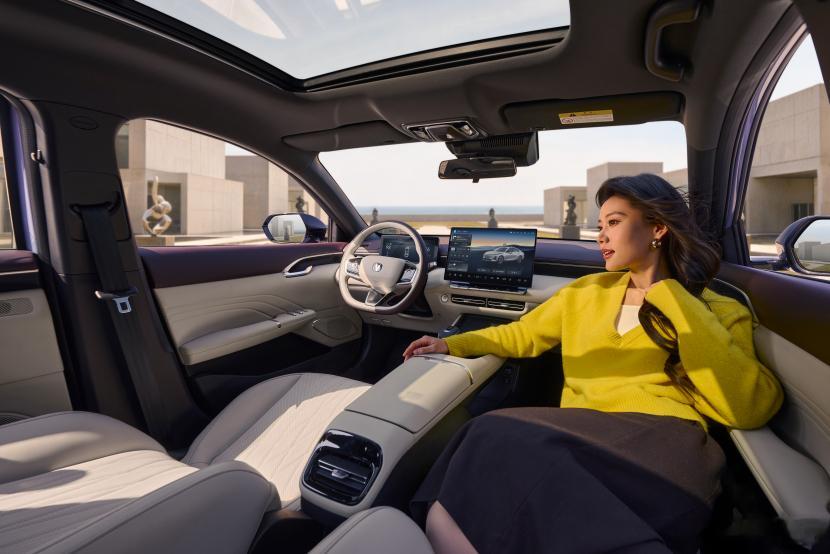 极致省油，长安第四代逸动蓝鲸超擎 7.99 万起舒适大空间，长安第四代 CS75