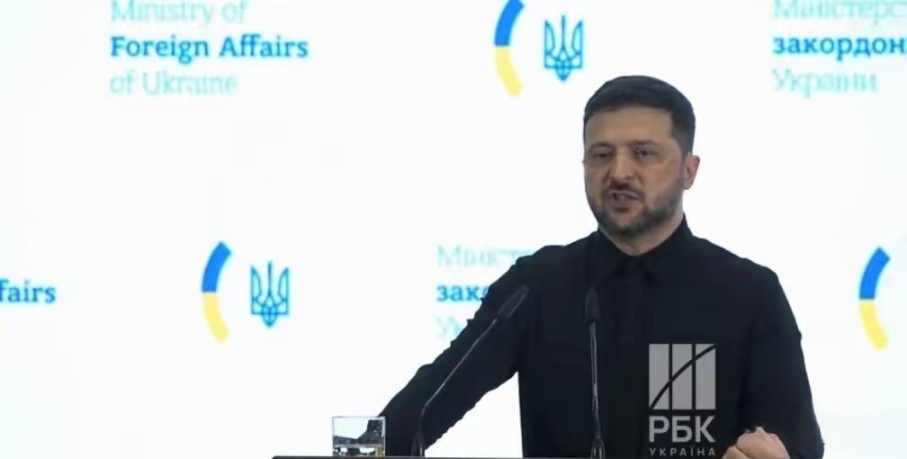 泽连斯基：俄罗斯可能在圣诞节发动大规模袭击。

​12月22日，泽连斯基警告称，