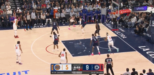 哈特你可长点记性吧
面对小卡的防守，哈特居然还敢将球暴露在小卡面前，结果毫不意外