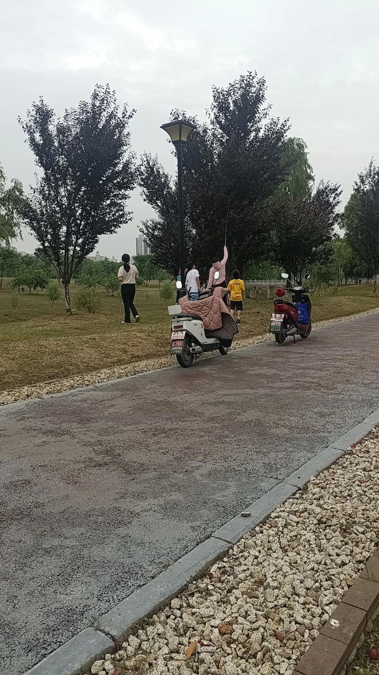 一次尴尬的亲戚拜访
这次出差到亲戚所在的城市，本想着去亲戚家住一晚，联络联络感情