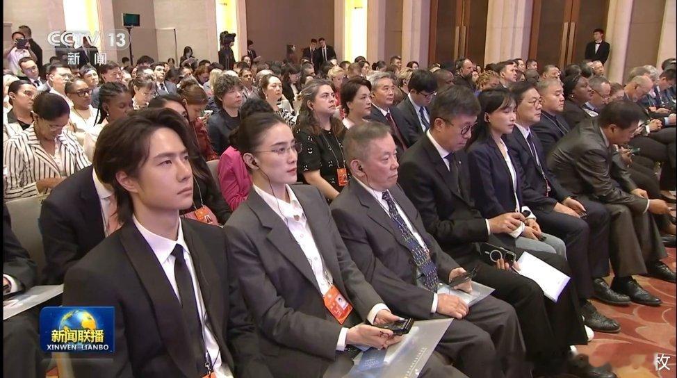 宋佳[超话] 宋佳王一博 体制内姐弟  新闻联播镜头下的宋佳 ​​​