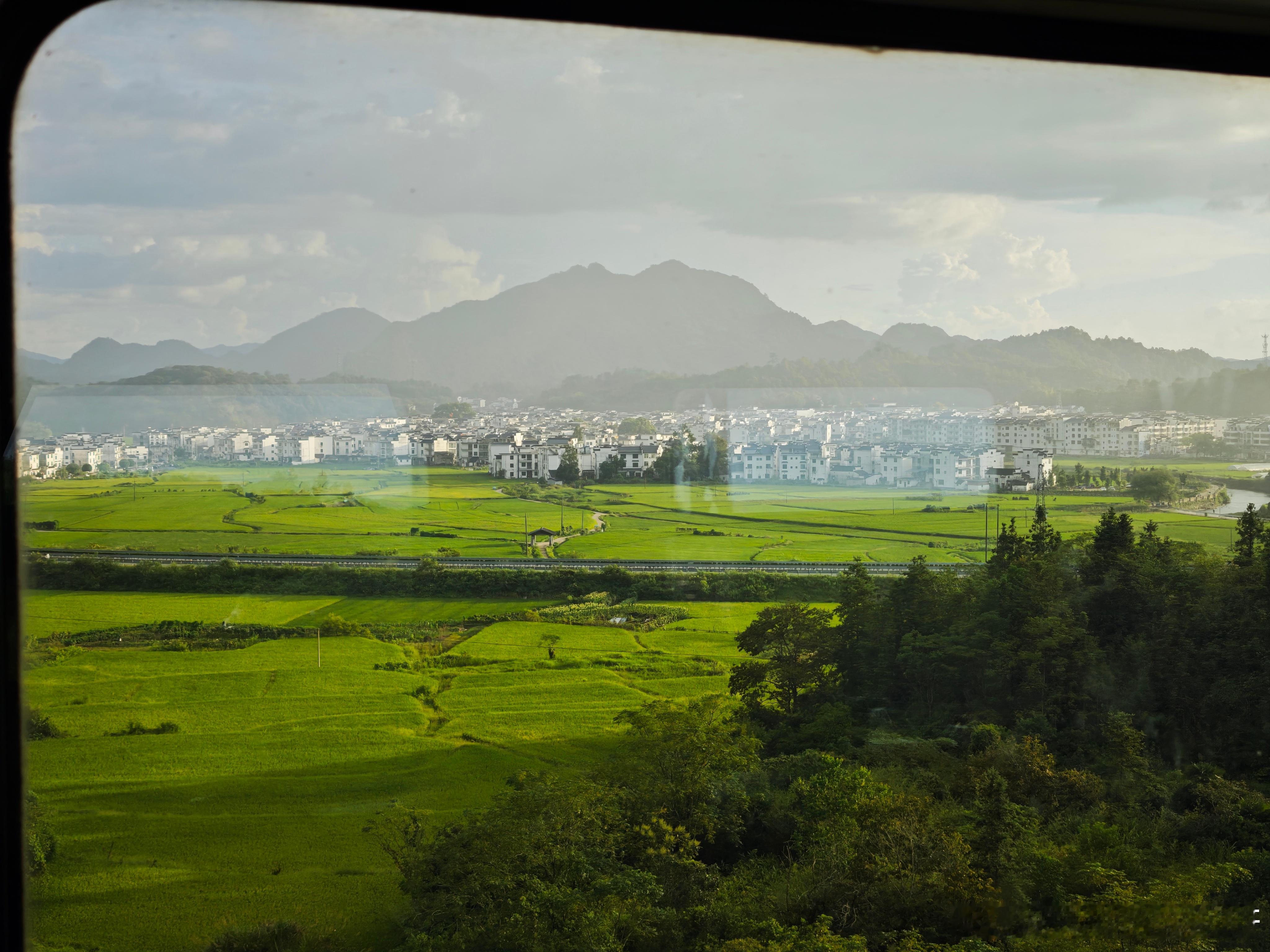 看，窗外的风景 