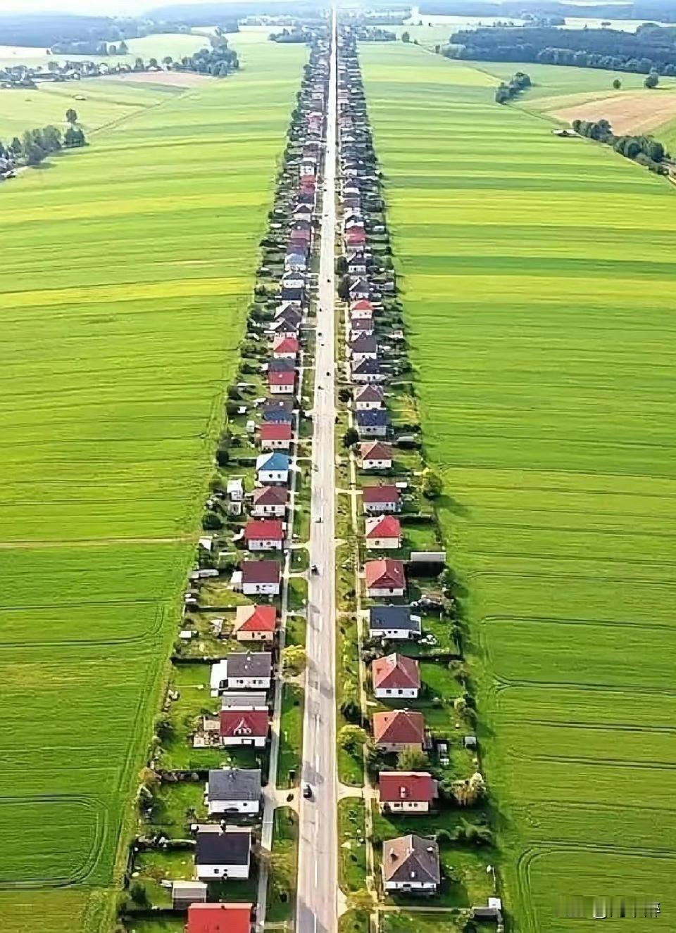 这，方是名副其实的美丽乡村！
建设美丽乡村，
描绘“诗与远方”……
让百姓有盼头