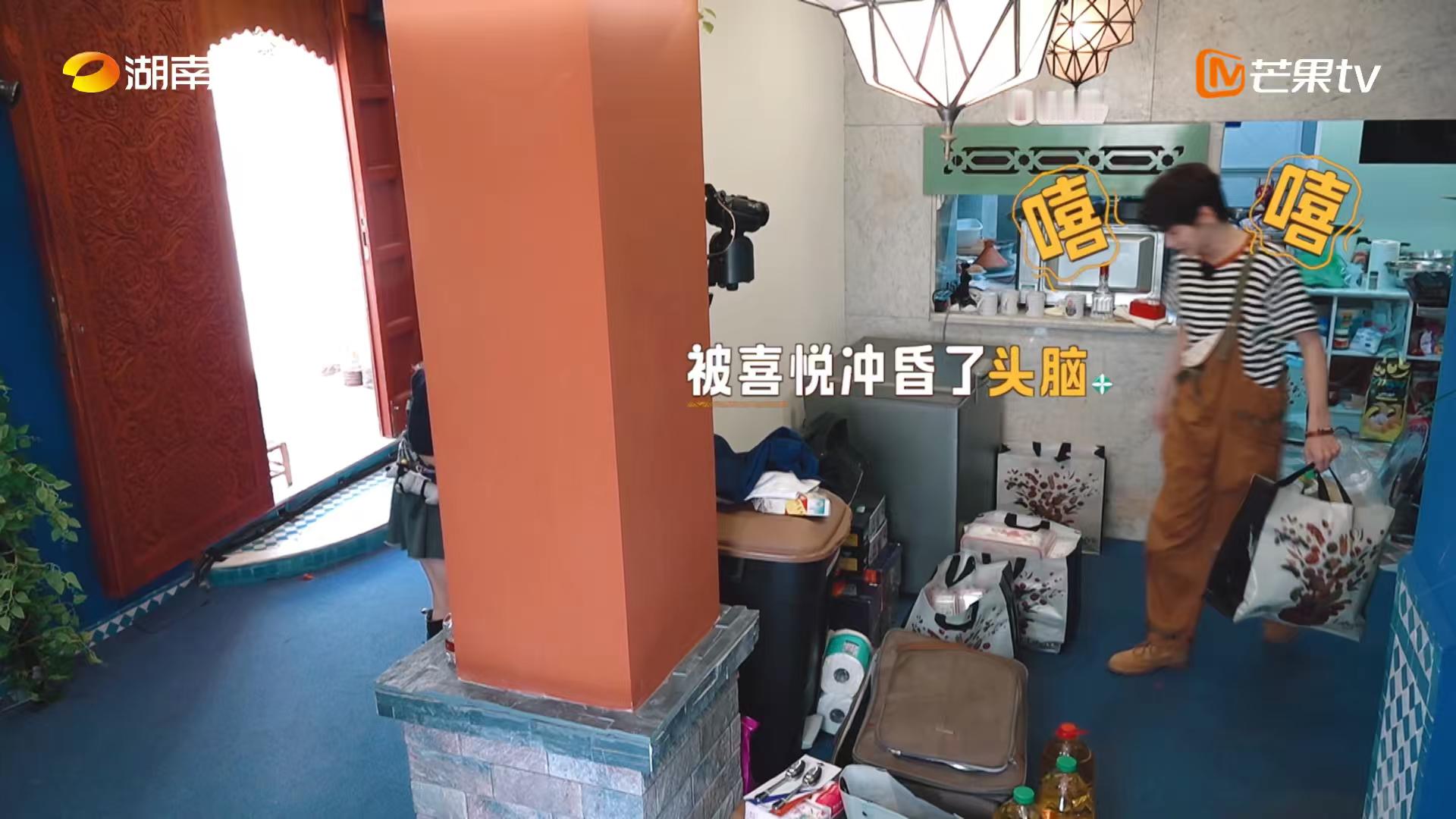 翟潇闻这回是真来财了翟潇闻来财的快乐藏不住，2630迪拉姆让嘴角直接飞到后脑勺，