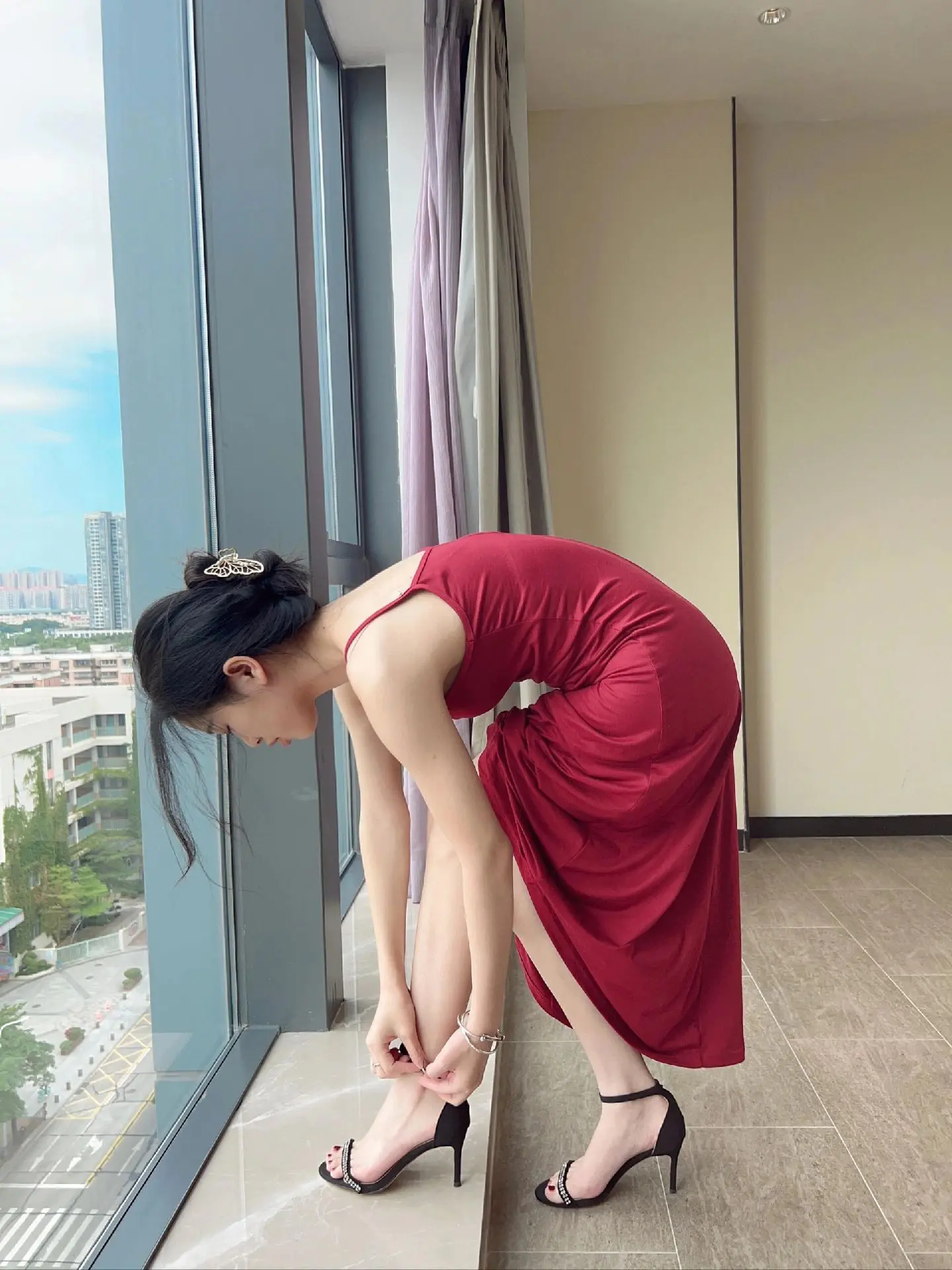 "朋友不一定要交有钱有势的，但一定要交有情有义的，不一定要形影不离，但...