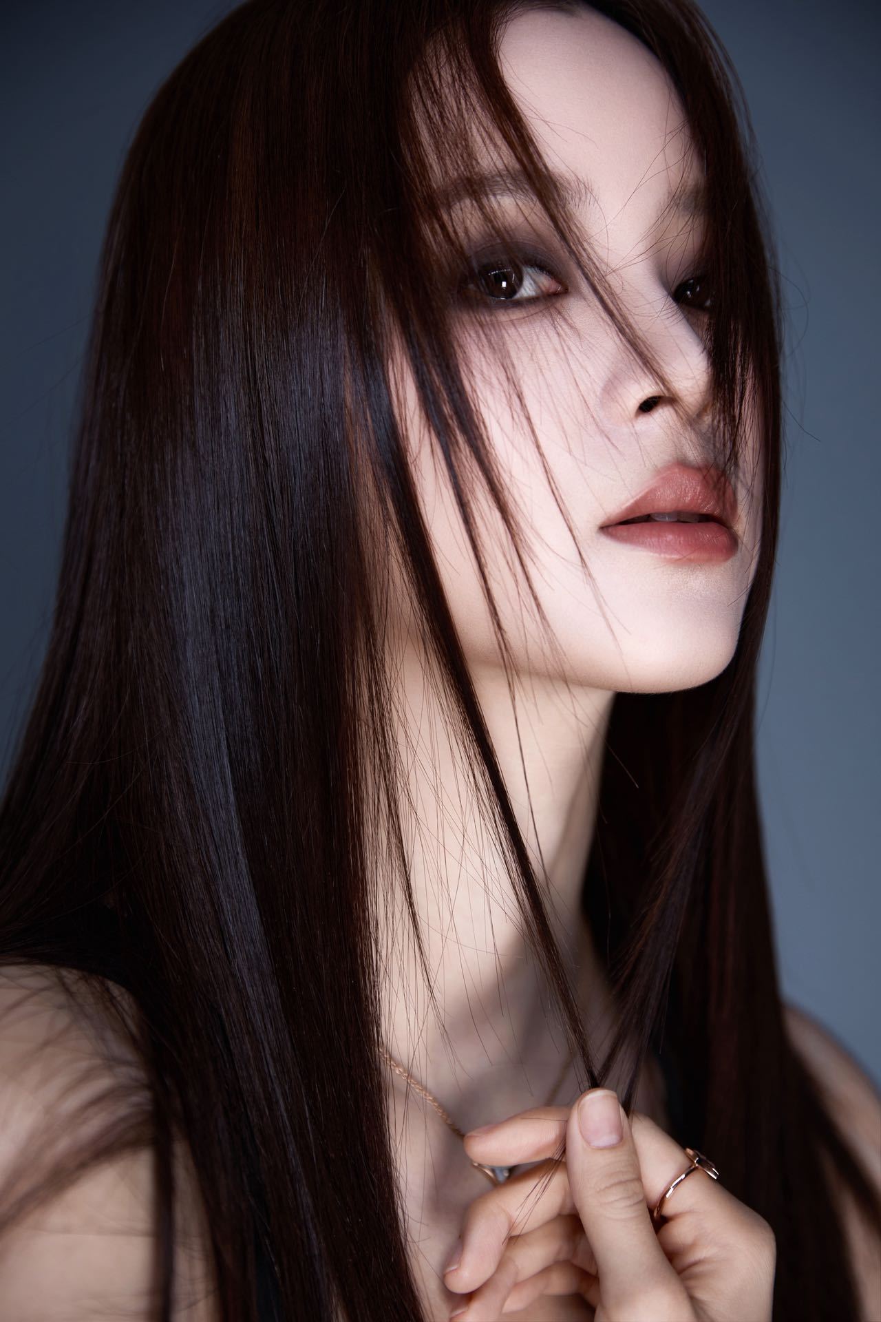 欧阳娜娜未来感AI女主 只能说这个造型真的绝了呀，谁看了之后不说一句欧阳娜娜未来