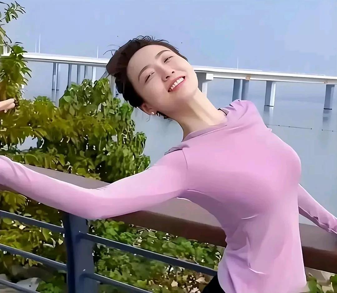 恒大歌舞团的舞蹈不是给一般人看的，我的表弟在里面工作过一段时间，他偷偷告诉我，只