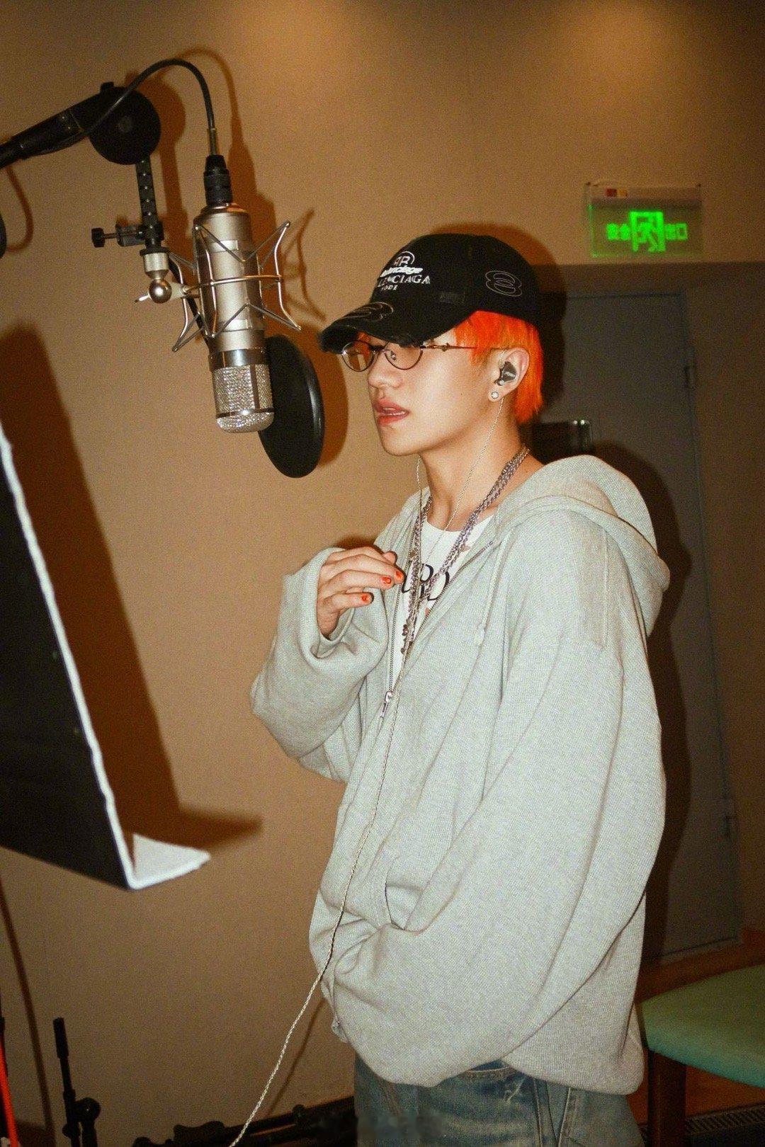 王一珩Pretty到最后上线 当新歌《Pretty到最后》遇上惊喜直播，王一珩完