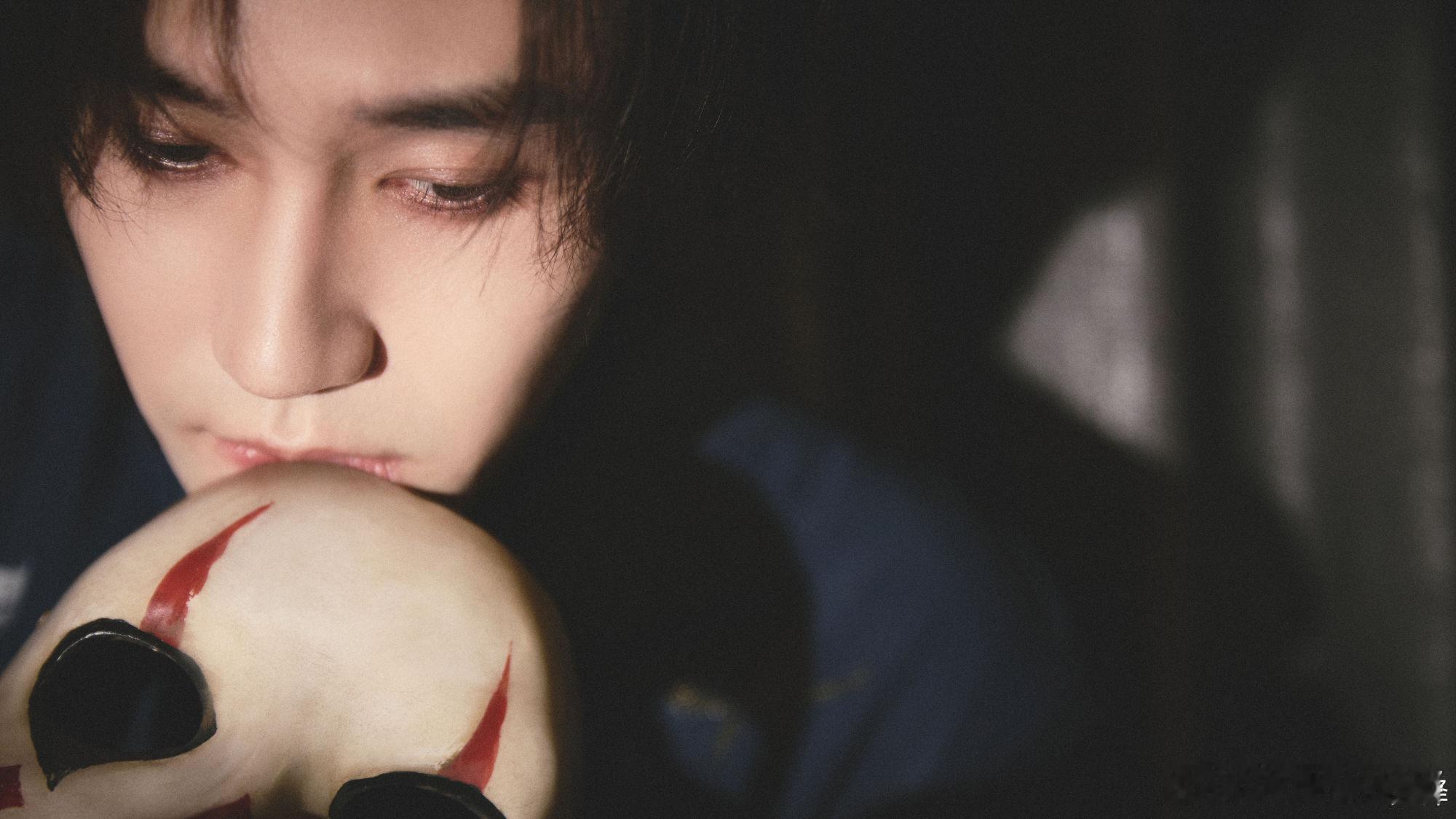 汪铎这衣服好就好在能看到胸肌光看这身材就让人心动的程度，能看出来私下里汪铎也是相