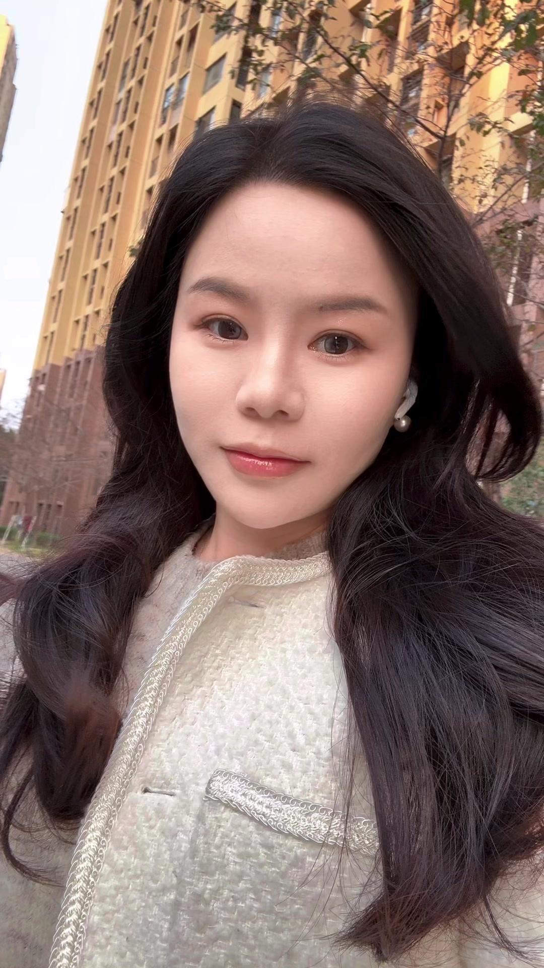 💇♀️
喜欢韩系氛围感的姐妹看过来！这款慵懒羊毛卷真的太适合了，自带蓬松感，显