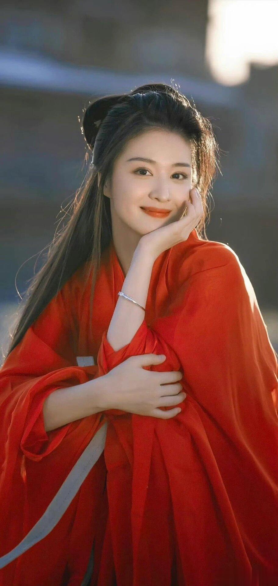 王楚然也在接洽《藏海传》但是她没在优酷播过剧，优酷不太认可她 ​​​