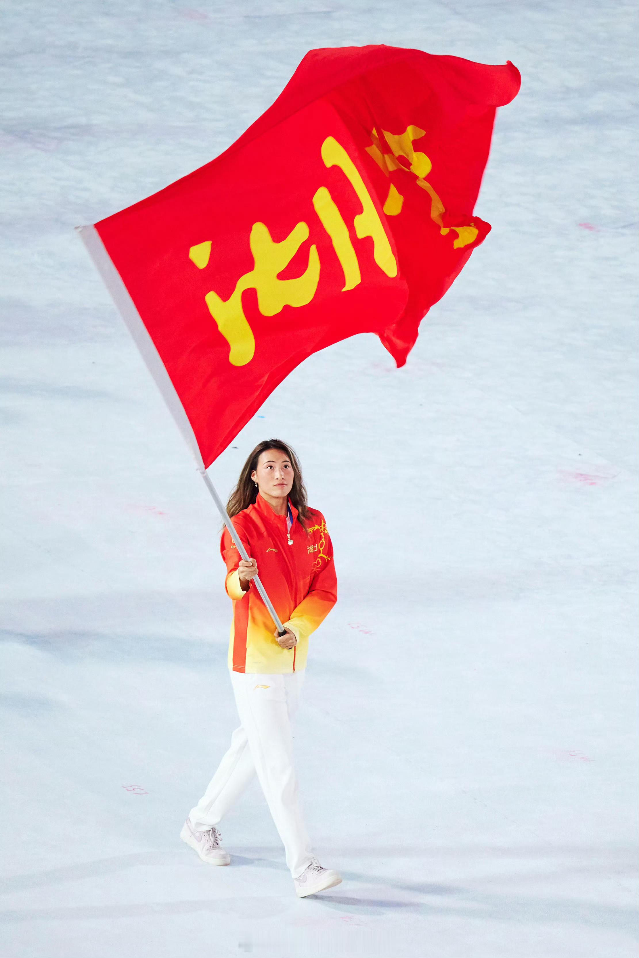 湖北省体育代表团相关负责人表示，到达全运会赛区后，医疗团队对郑钦文的伤情进行了最