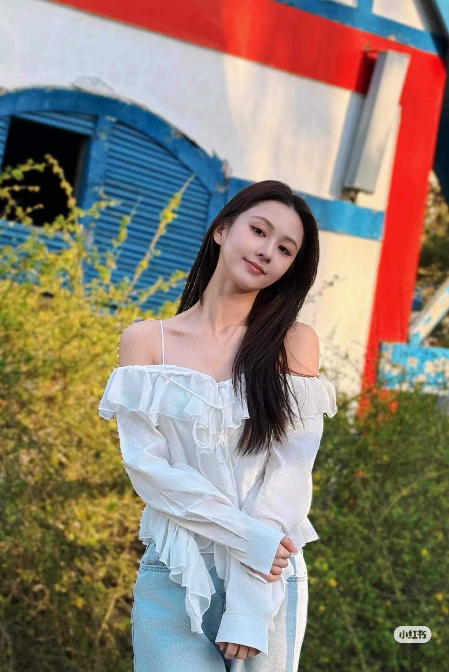 关芯 说给关芯听 小芯芯，节日快乐。知道今天适合干嘛嘛？我跟你说，今天特别适合欺