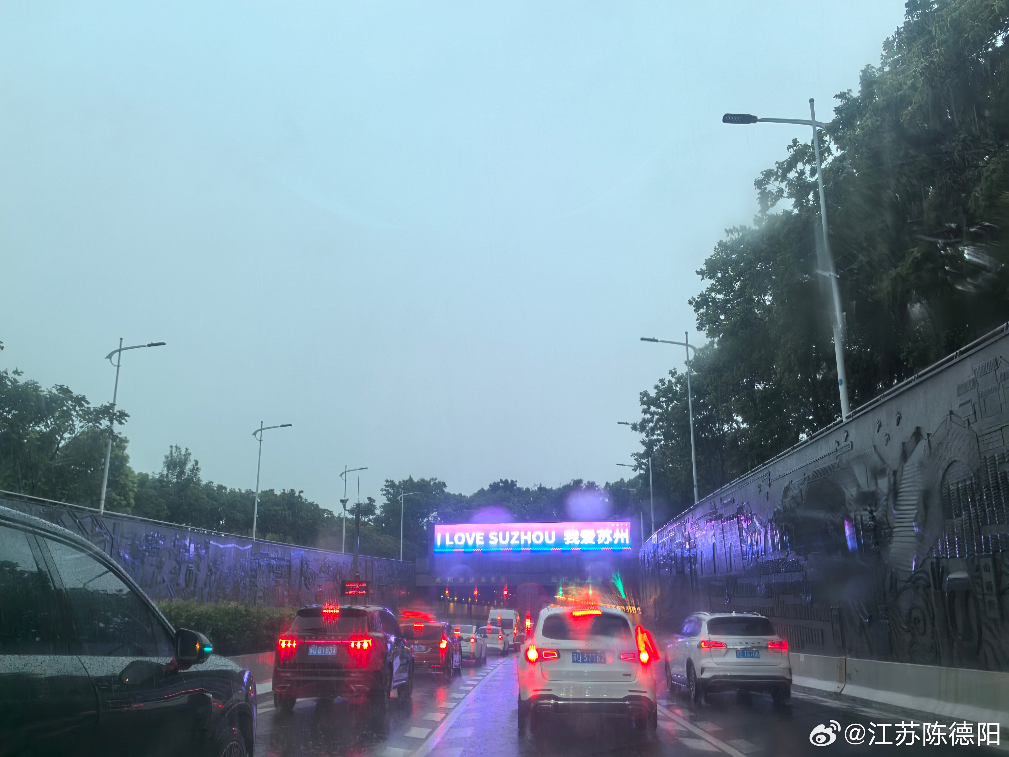 对上班没多大影响的台风，我都瞧不上它。 苏州