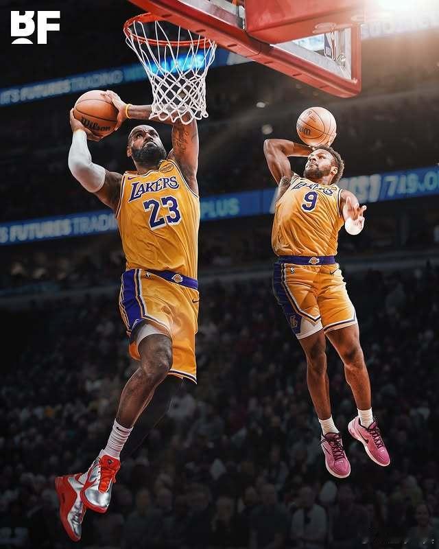 又创一个纪录！昨夜，勒布朗与布朗尼·詹姆斯创下NBA历史首对同场扣篮的父子组合纪
