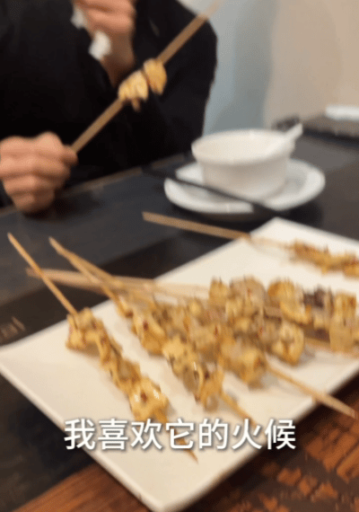 谢霆锋内娱最懂爱你老己的人一饭封神 别人累了下班回家躺着，谢霆锋累了给自己开演唱