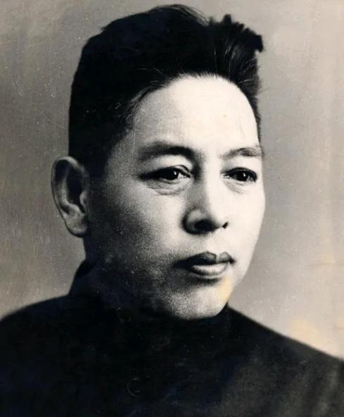 1932年，陈玉仁叛变，供出了潜伏在敌人内部的地下党员王世英。谁料，王世英察觉异