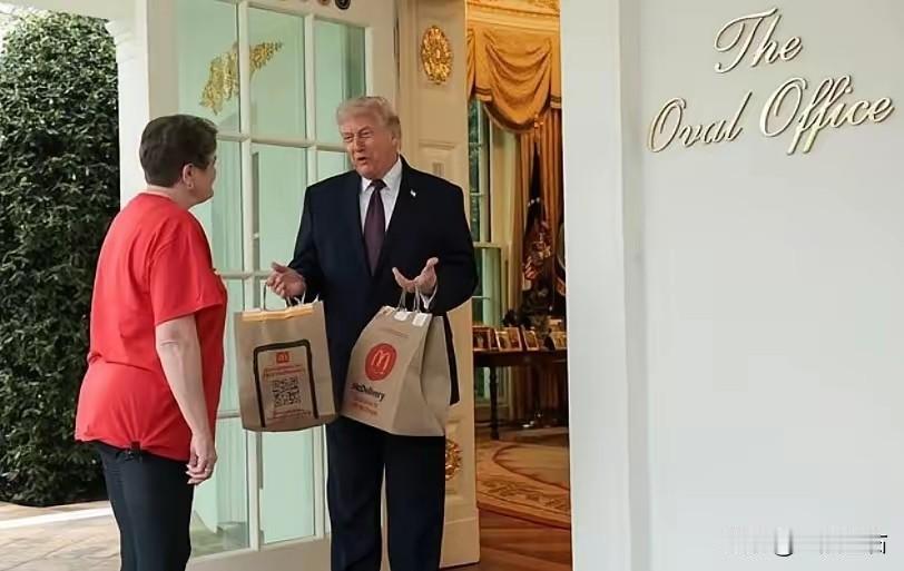 不敢相信！

还能点外卖！我记得洋人都是要给小费的呀，不知道特朗普给了多少小费呢