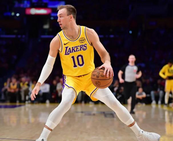 火箭找了整场，也没找到防守他的办法！肯纳德今天把身价打回来了
今天不吹老詹，吹吹