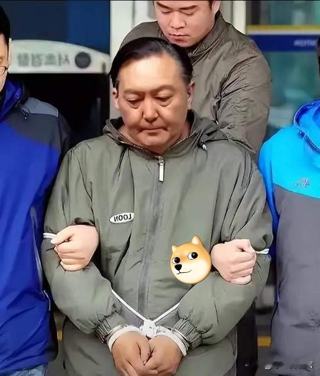 尹锡悦被检方要求判处10年有期徒刑 据财联社12月26日消息，韩国内乱特检组以妨