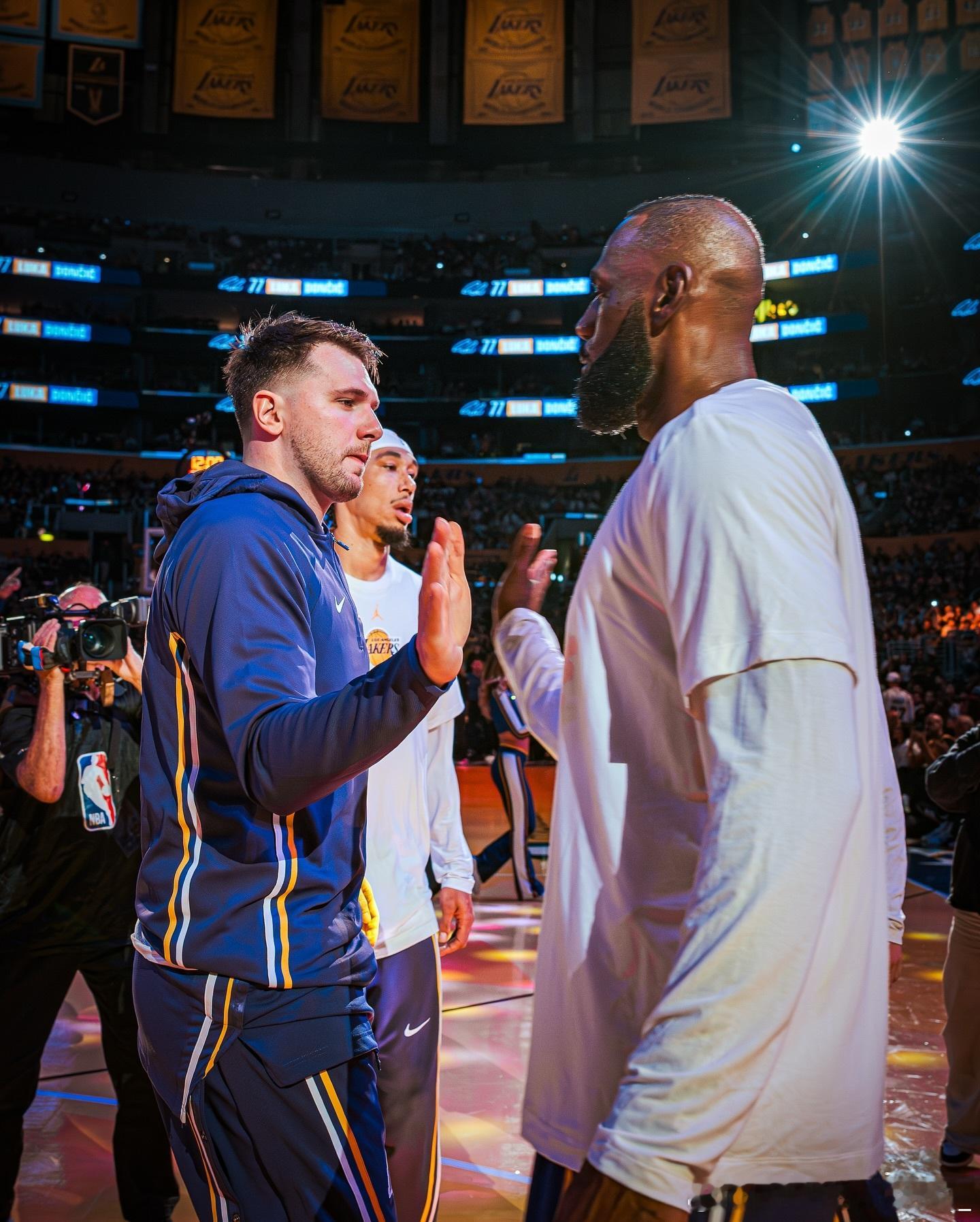 昨日加密中心更新图集💜💛湖人国度