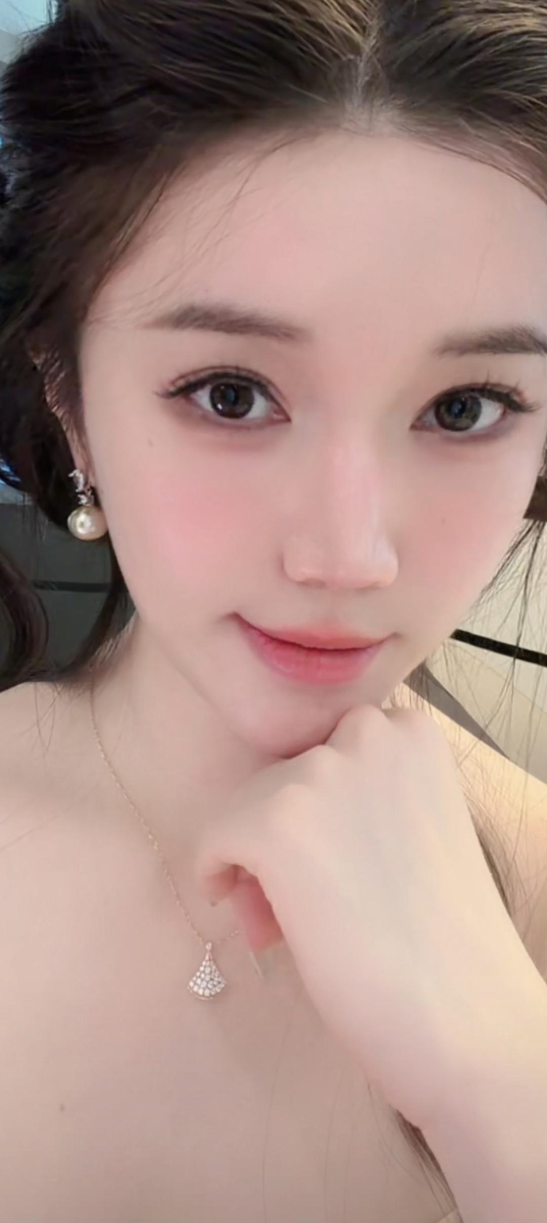 这位小姐姐好温柔，笑容好甜！