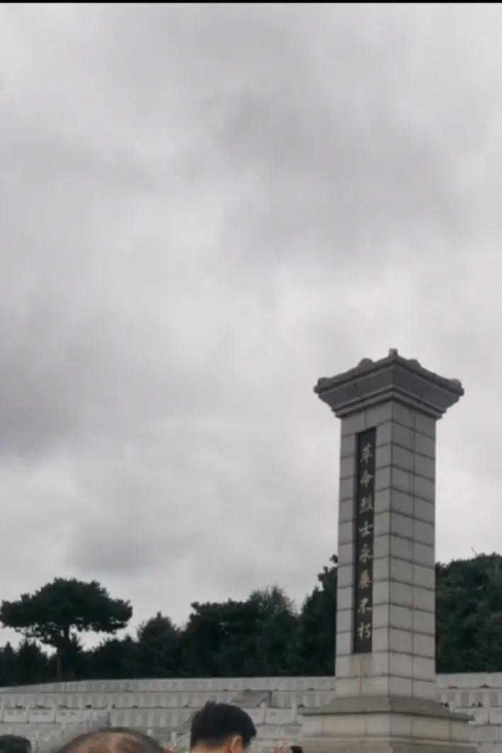 今天是国家公祭日，也随着一起去拜祭烈士，烈士陵园是为抗美援朝牺牲的我们乡土烈士建