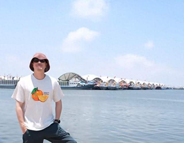 43岁刘翔自驾游意外曝光！捐款98万后首现身，状态绝了