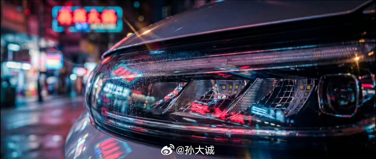 今天华境S正式亮相并开启预定。华境S全系标配华为乾崑ADS 4、华为鸿蒙座舱5以