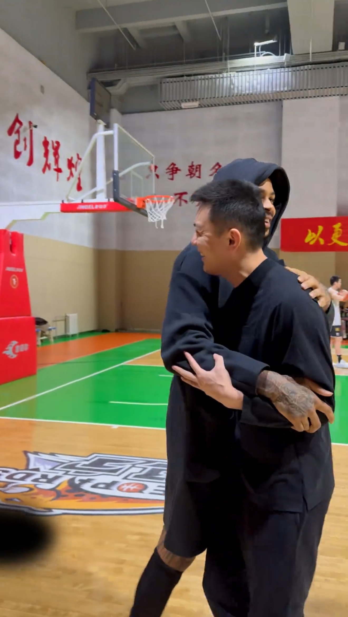 这一段就叫《莫兰德与他的杨鸣指导》