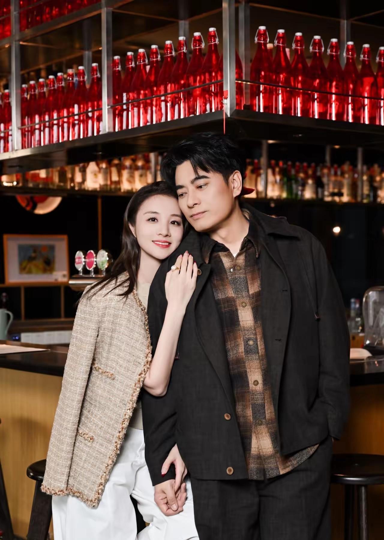 终于知道章龄之为什么选择陈龙了？
不是因为陈龙多有才
也不是因为他多会撩。而是陈