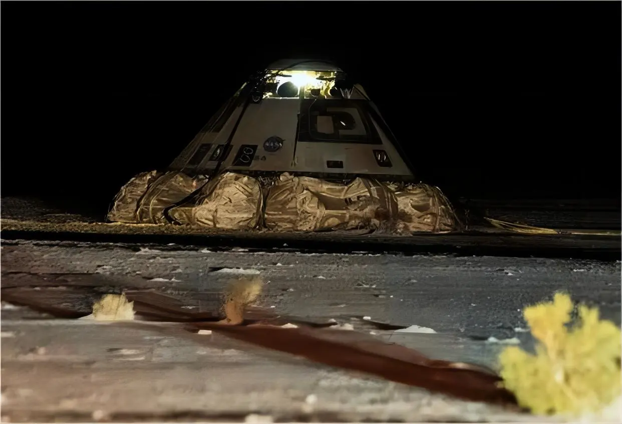 波音星际客机返回地球，将宇航员留着太空！
