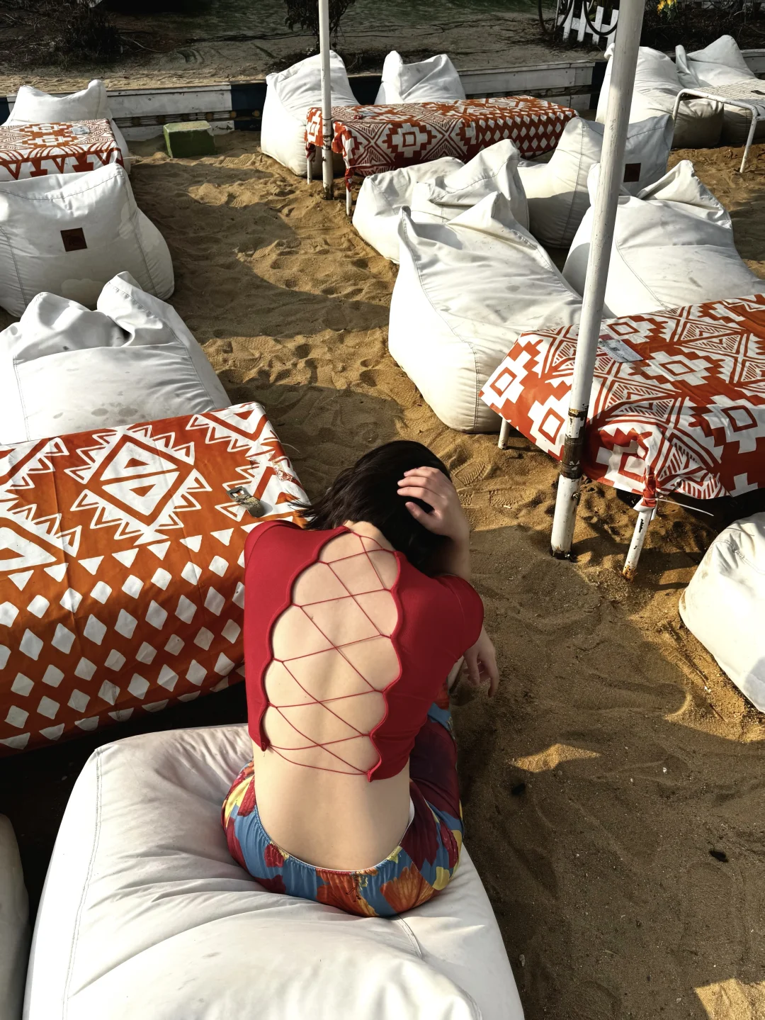 健身女孩略微展背