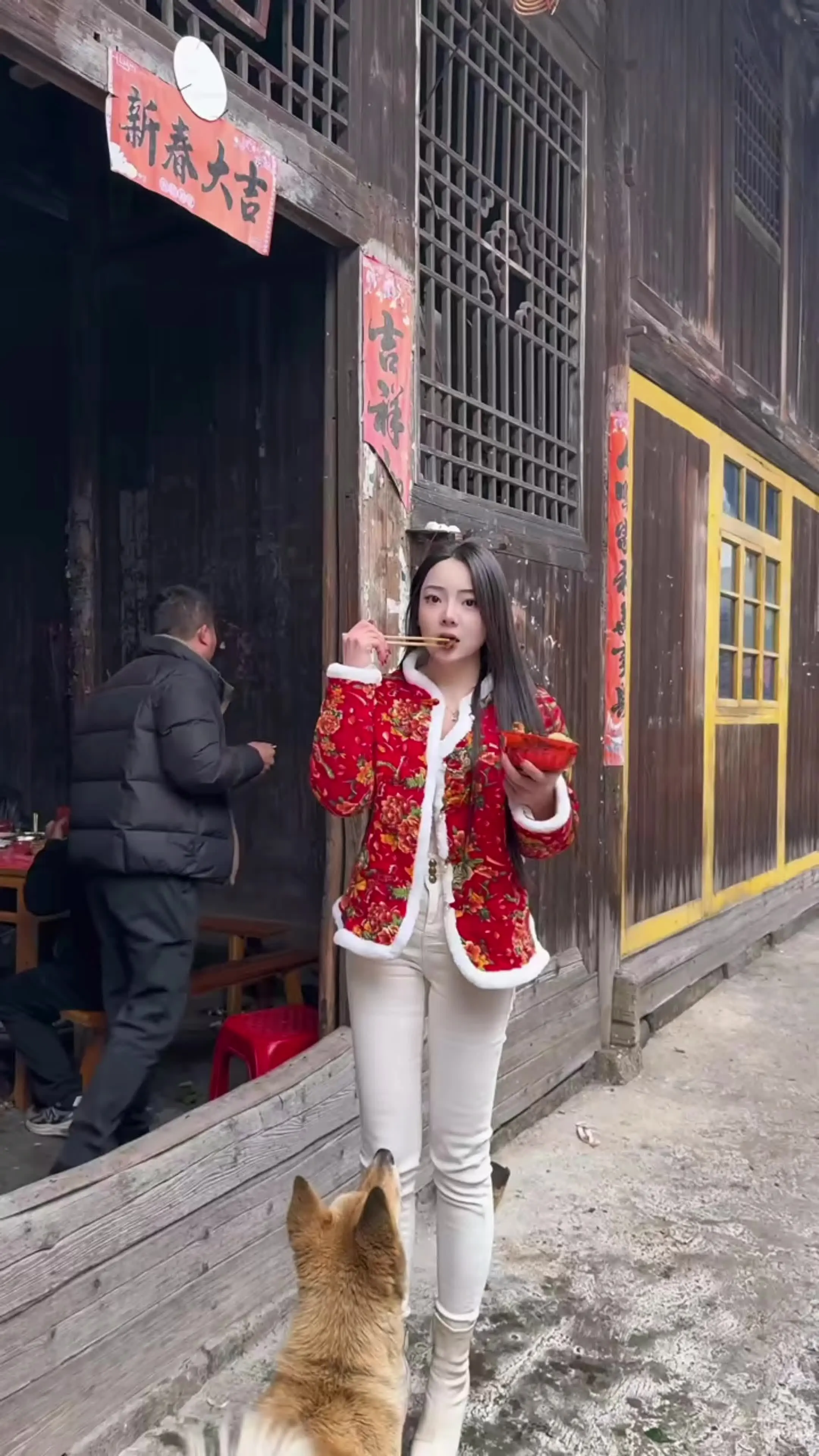 第一批回家过年的人已经就位了，媒婆都收到消息没