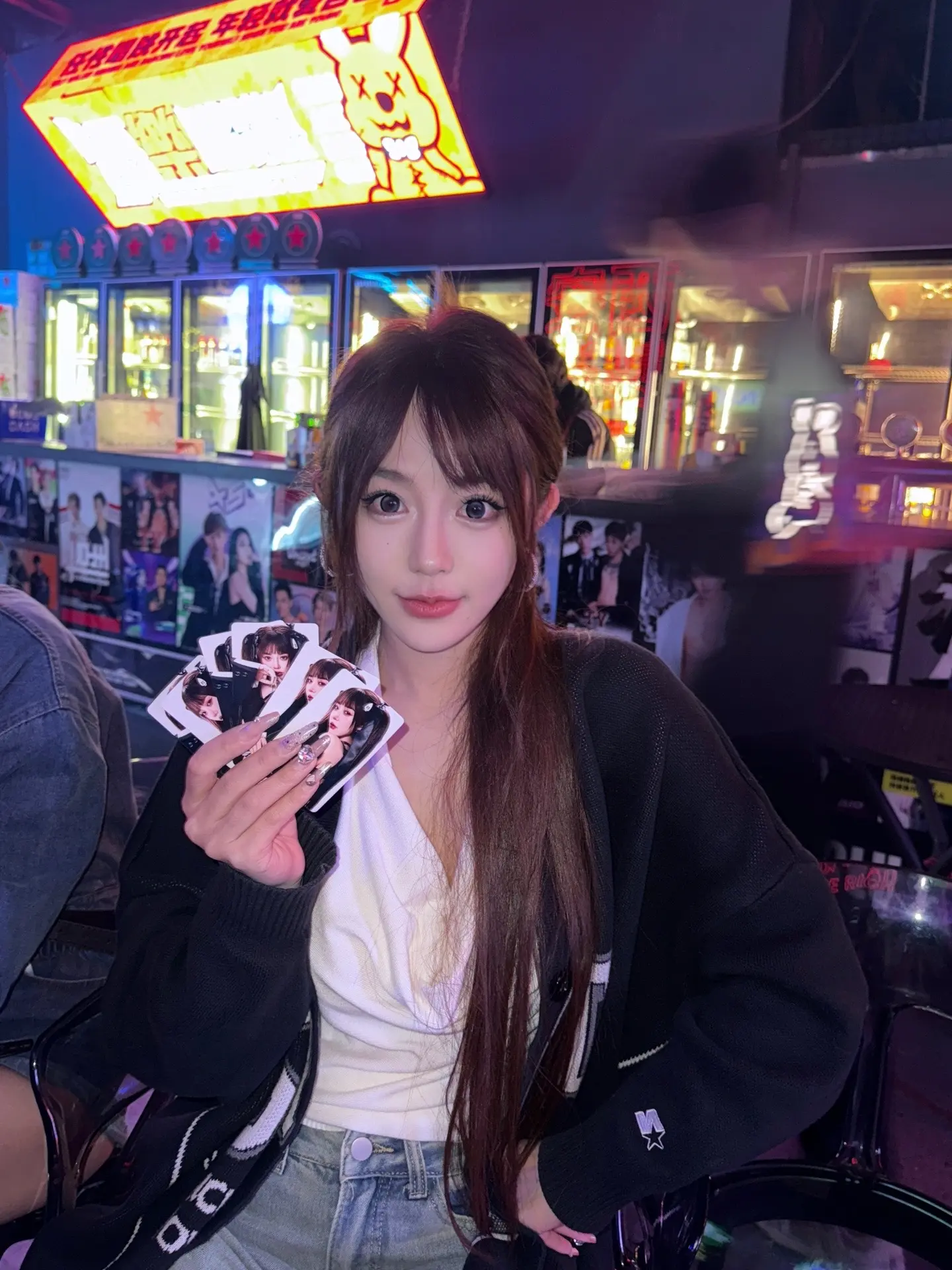 被人理解是一件很奇妙的事情，就像有人提着灯笼去照亮蹲在黑暗里的你