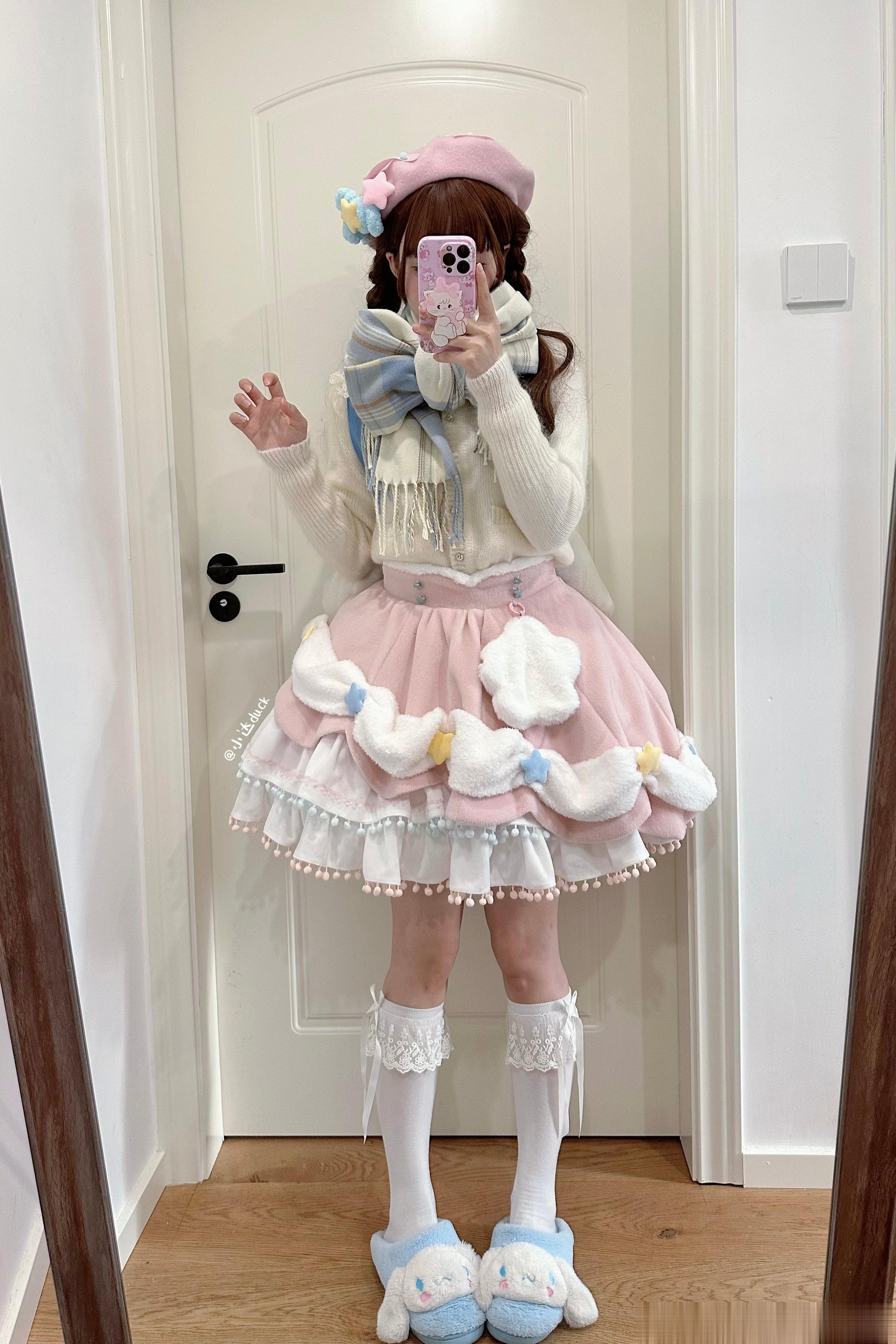 来看看小星愿冬日氛围穿搭！冬天也要可可爱爱呢！#猫芮可[超话]##lolita#