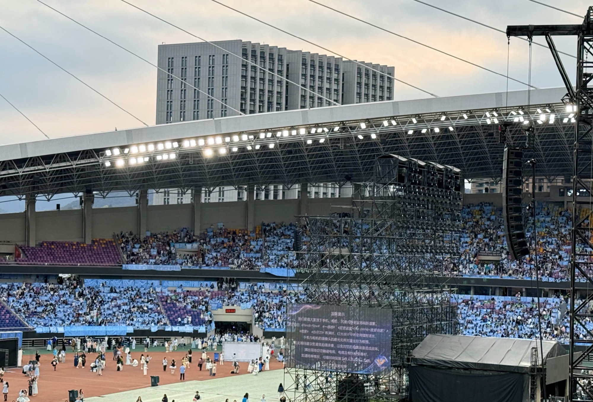 王俊凯巅峰之夜内场蓝海，来看看这什么水平？QQ音乐巅峰之夜红毯