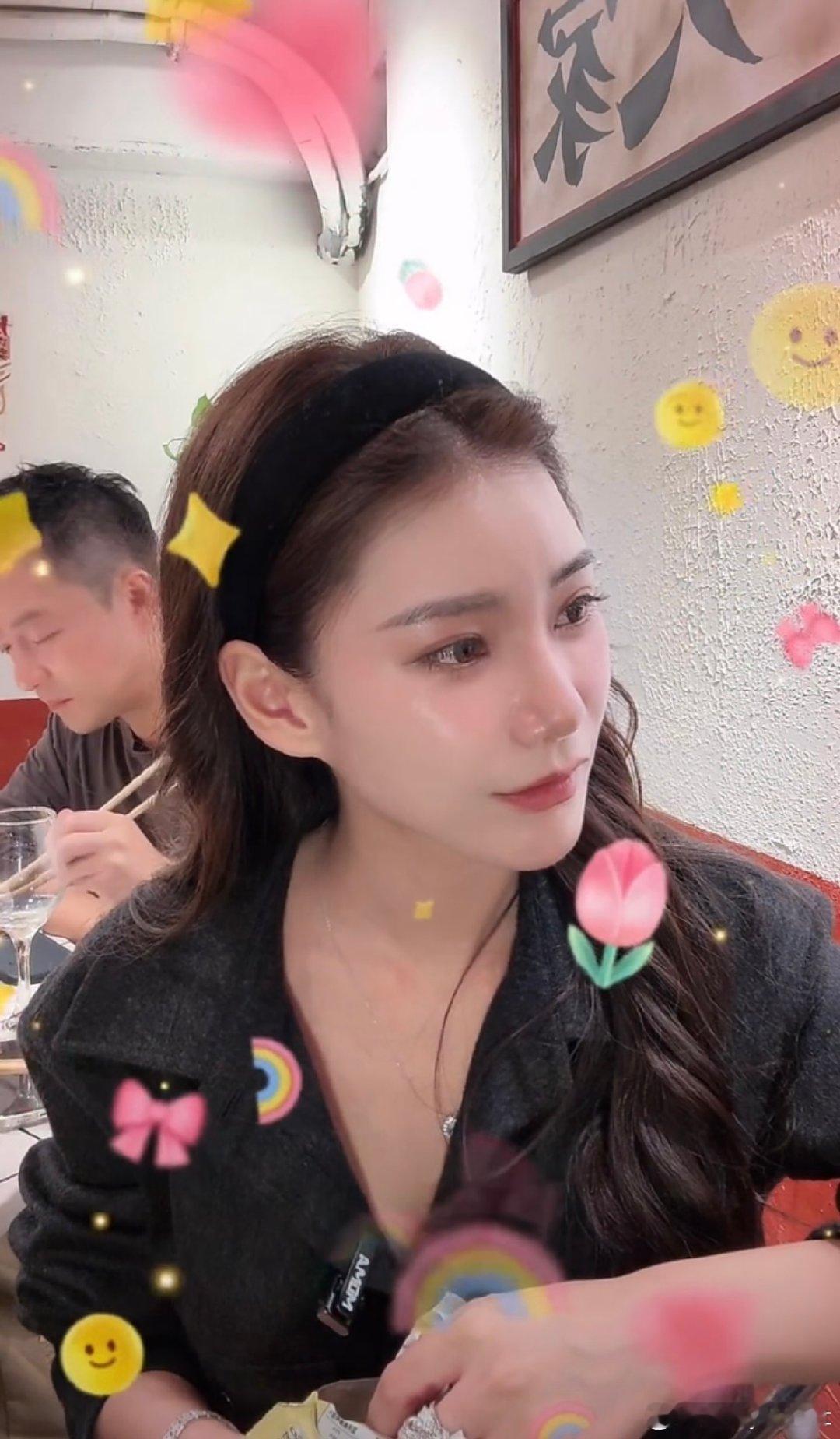 #Mandy的皮肤状态#Mandy这个皮肤状态，估计比很多20岁的女生还要好吧？