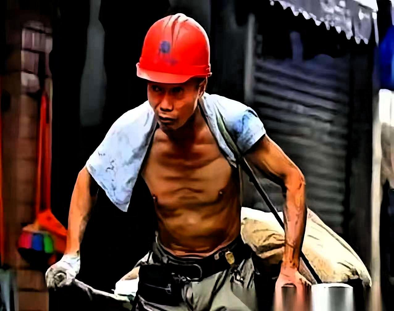 杭州这事儿，看得我脊背发凉。

为了赖掉两包烟钱，也就是80块，那个白领竟然报警