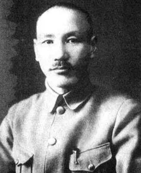 蒋介石最大的错误不是失去大陆退守台湾，而是犯了两个连老祖宗都不会原谅的错误。
 