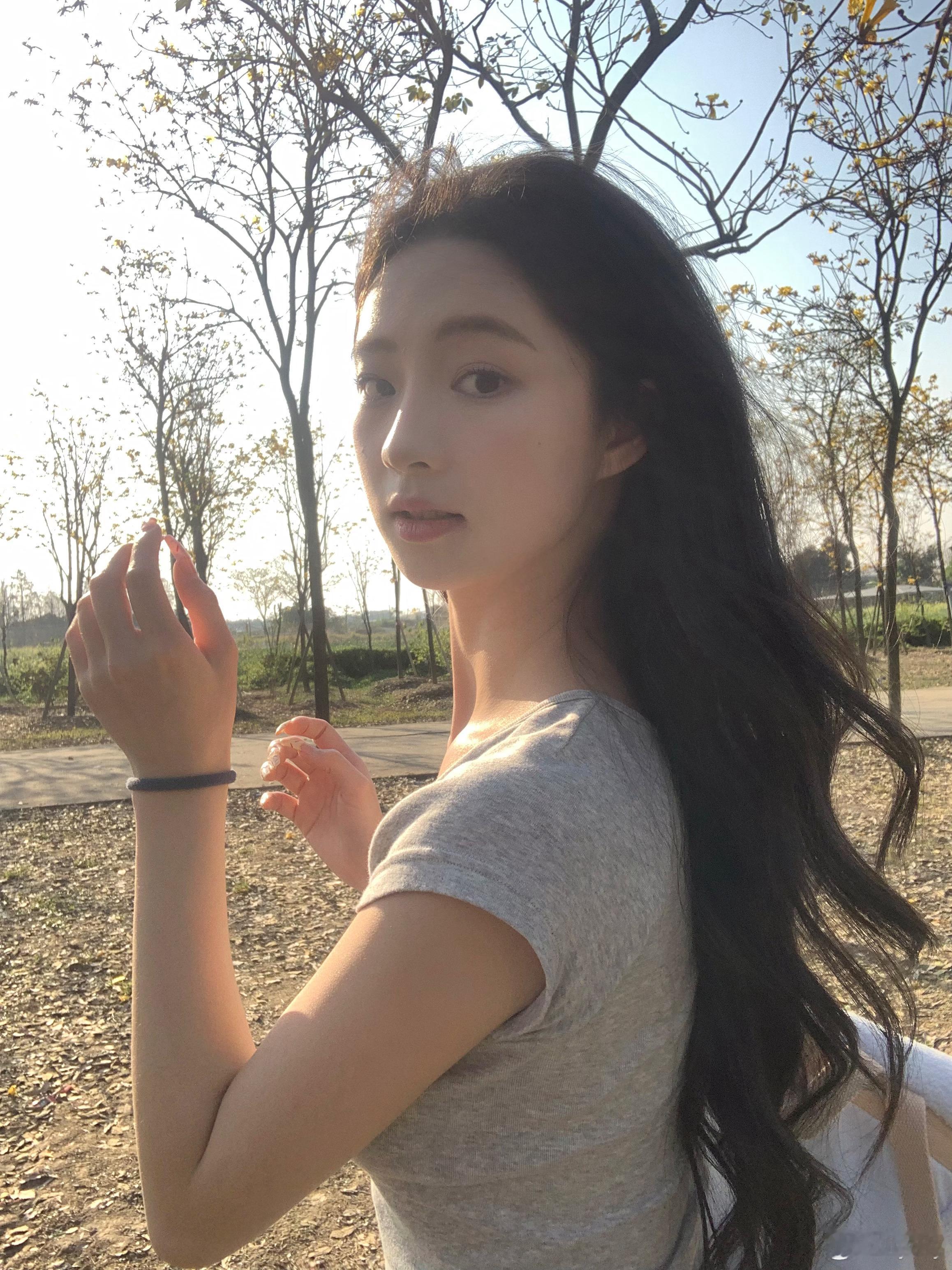 最近更新很勤奋 奖励一个💋 ​​​