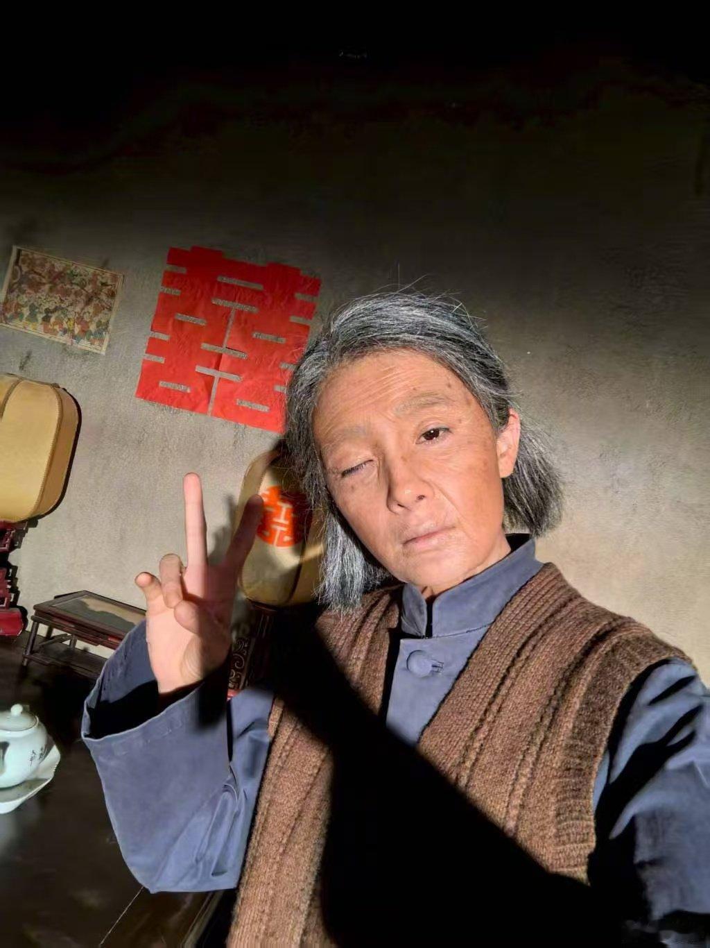 杨幂老年妆wink比耶杨幂土地永远有让生命发芽的力量杨幂土地永远有让生命发芽的力